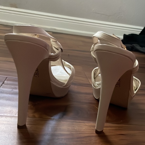 BCBG heels - Picture 5 of 6